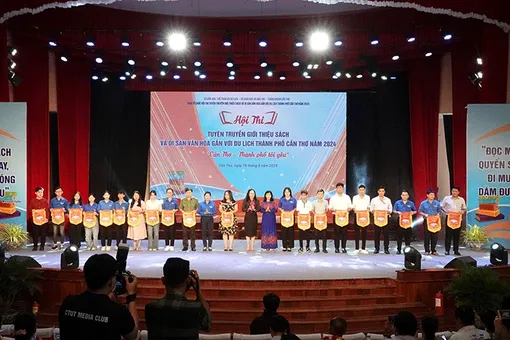 Tuổi trẻ giới thiệu sách và di sản văn hóa Cần Thơ
