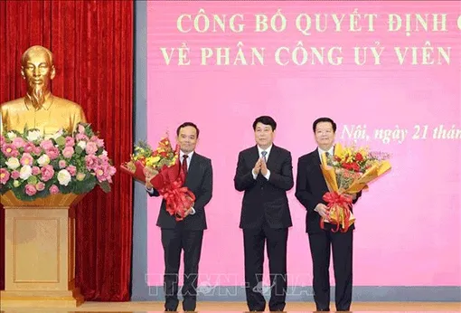 Công bố quyết định của Bộ Chính trị phân công Trưởng ban Kinh tế Trung ương và Trưởng ban Dân vận Trung ương