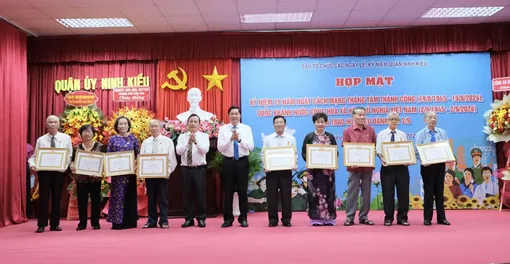 Ninh Kiều họp mặt kỷ niệm 79 năm Ngày Cách mạng Tháng Tám thành công và Quốc khánh nước Cộng hòa XHCN Việt Nam