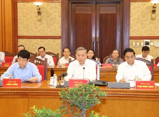 Top leader orders best-quality political report be drafted for 14th National Party Congress