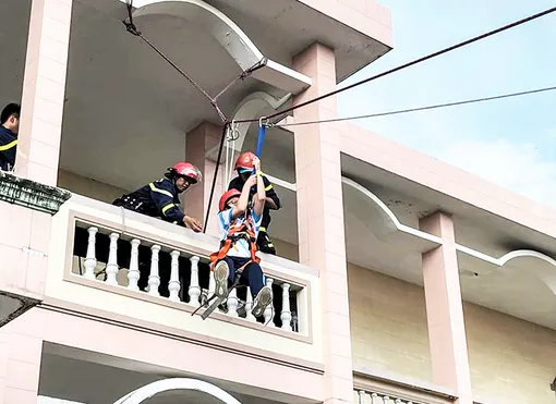 Thanh niên góp sức xây dựng cộng đồng an toàn, văn minh