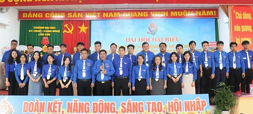 Ðoàn Trường Ðại học Kỹ thuật - Công nghệ Cần Thơ phấn đấu giới thiệu 300 đoàn viên ưu tú cho cấp ủy đảng xem xét, kết nạp