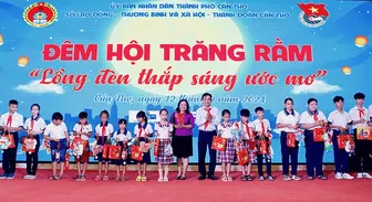 Đêm hội trăng rằm “Lồng đèn thắp sáng ước mơ” cho trẻ em có hoàn cảnh đặc biệt, khó khăn