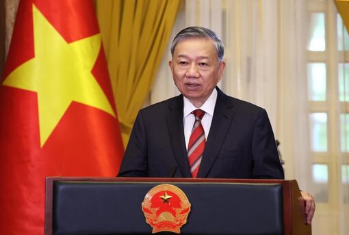 Vietnam ready to contribute to a bright future for all people: top leader