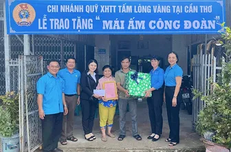 Trao tặng Mái ấm Công đoàn