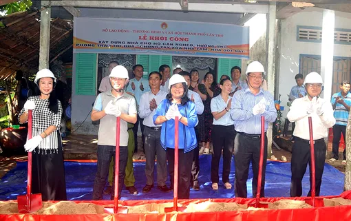 Khởi công xây dựng nhà Đại đoàn kết cho hộ cận nghèo Khởi công xây dựng nhà Đại đoàn kết cho hộ cận nghèo