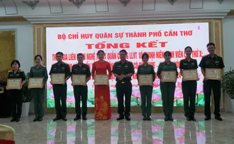 Khen thưởng 41 cá nhân đạt thành tích tiêu biểu trong các hội thi, liên hoan