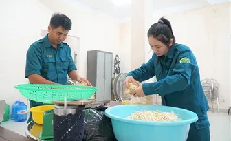 Dân quân phường Long Hòa thi đua làm theo lời Bác