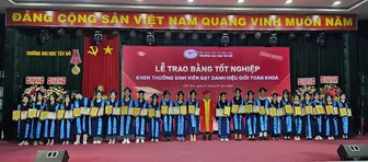 Trường Đại học Tây Đô trao bằng tốt nghiệp cho 603 tân khoa