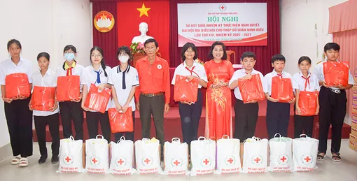 Thực hiện tốt công tác xã hội nhân đạo Thực hiện tốt công tác xã hội nhân đạo