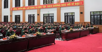 14,37% quân nhân chuyên nghiệp, công nhân và viên chức quốc phòng có trình độ đại học