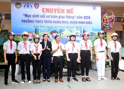 Tuyên truyền chuyên đề “Học sinh với an toàn giao thông”