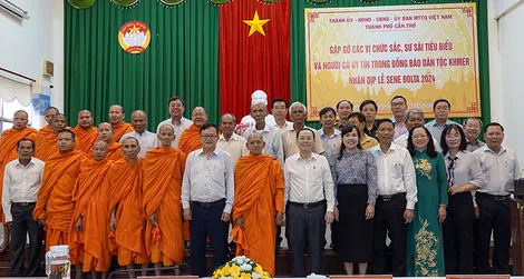 Lãnh đạo thành phố chúc mừng Lễ Sene Dolta của đồng bào dân tộc Khmer