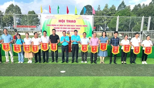 Ngành Tổ chức xây dựng Ðảng góp phần quan trọng xây dựng, chỉnh đốn Ðảng, xây dựng hệ thống chính trị vững mạnh