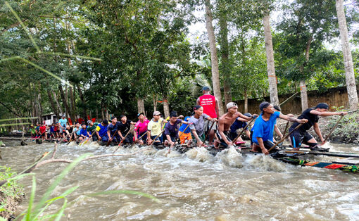 ត្រៀម​លក្ខណៈ​រួច​រាល់​សម្រាប់​ពិធី​ប្រ​ណាំង​ទូក​-ង​សុក​ត្រាំង​ តំ​បន់​វាល​រាប​ទន្លេ​គឺវ​ឡុង​