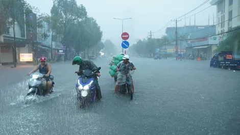 Triều cường trên các sông, rạch TP Cần Thơ tiếp tục lên cao