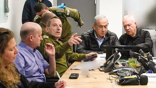 Israel không kích các mục tiêu quân sự Iran