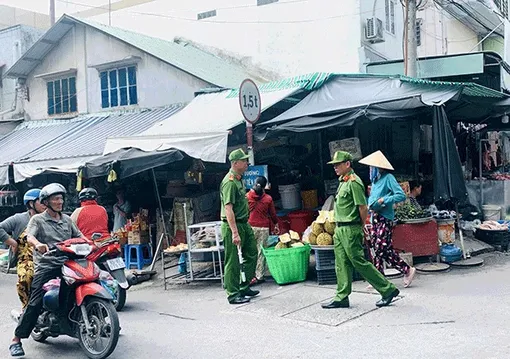 Tuyên truyền, nâng cao nhận thức của người dân về đảm bảo an toàn giao thông