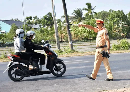 Tiếp tục phối hợp tuần tra, xử lý nghiêm vi phạm an toàn giao thông