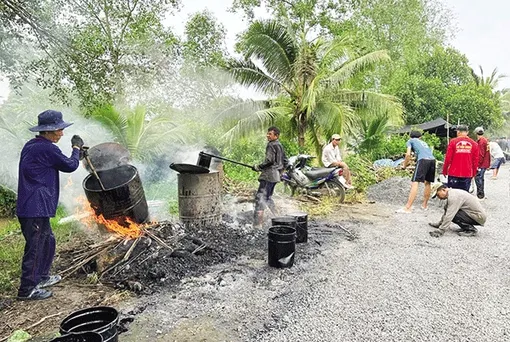 Phát huy dân chủ, vận động nhân dân chung sức xây dựng quê hương