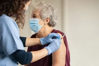 Người trên 50 tuổi cần tiêm những loại vaccine gì?