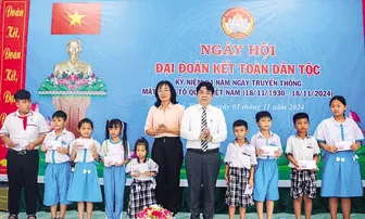 Ðoàn kết xây dựng quê hương