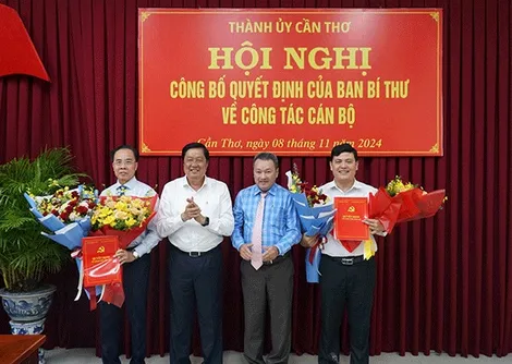 Các đồng chí Ðào Ngọc Chi và Chiêm Quốc Tế giữ chức Phó Chủ nhiệm Ủy ban Kiểm tra Thành ủy Cần Thơ