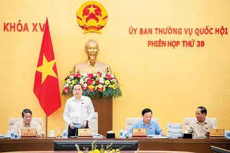 Trung ương phải gương mẫu đi đầu trong tinh giản bộ máy