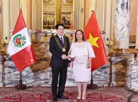 Tổng thống Peru trao tặng Huân chương “Mặt trời Peru” cho Chủ tịch nước Lương Cường