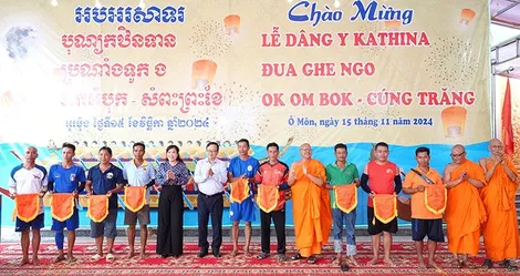 Sôi nổi cuộc đua ghe Ngo trên sông Ô Môn