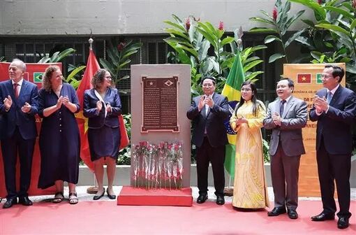 PM attends inauguration of plaque in memory of President Ho Chi Minh in Brazil