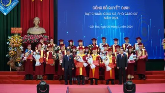 Trường Đại học Cần Thơ vinh danh 26 nhà giáo được phong tặng 
danh hiệu Giáo sư, Phó Giáo sư