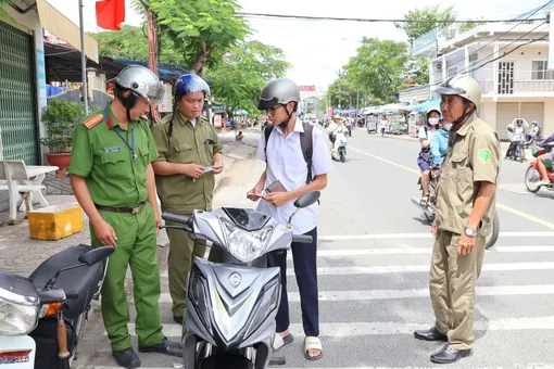 Nỗ lực tuyên truyền để nâng cao ý thức chấp hành nghiêm quy định về an toàn giao thông