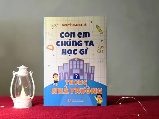 "Con em chúng ta học gì trong nhà trường?"