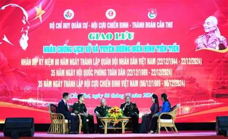 Giao lưu nhân chứng lịch sử và tuyên dương điển hình tiên tiến