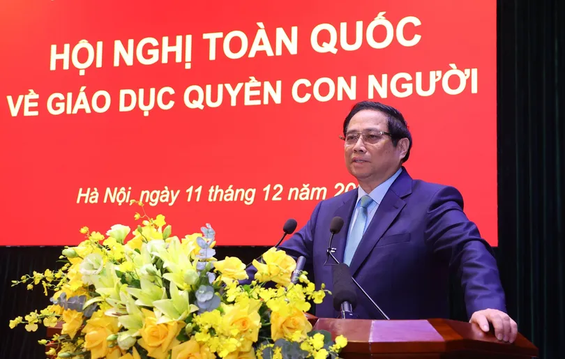 Bảo vệ quyền con người là làm cho mỗi người dân ngày càng ấm no và hạnh phúc