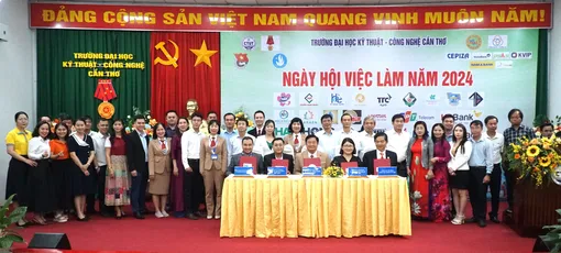 Gần 2.000 sinh viên tham dự Ngày hội việc làm năm 2024