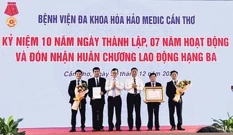 Bệnh viện Ða khoa Hòa Hảo - Medic Cần Thơ nhận Huân chương lao động hạng Ba