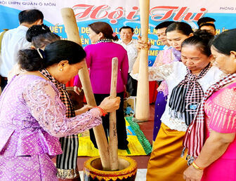 រួម​ជា​មួយ​ជន​រួម​ជាតិ​ខ្មែរ​អភិរក្ស​វប្ប​ធម៌​ប្រ​ពៃ​ណី