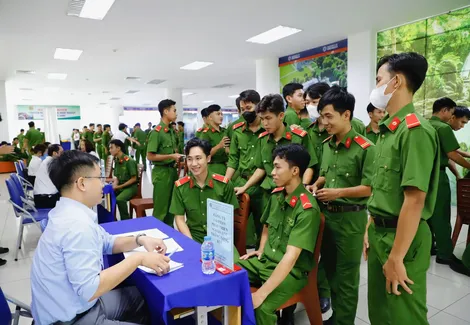 Tư vấn việc làm, học nghề cho công an xuất ngũ và người lao động