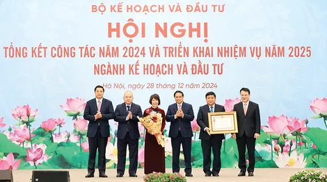 Tiên phong đổi mới tư duy, thúc đẩy sáng tạo, huy động mọi nguồn lực cho phát triển