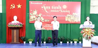 Sacombank Cần Thơ tặng 142 suất quà Tết cho các hoàn cảnh khó khăn