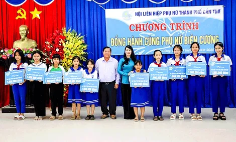 Trên 100 triệu đồng hỗ trợ phụ nữ và trẻ em nghèo, có hoàn cảnh khó khăn vùng biên giới