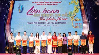 TP Cần Thơ khai mạc Liên hoan “Ca nhạc, ca cổ, tiểu phẩm xuân”