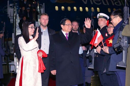 PM arrives in Warsaw, beginning Poland visit