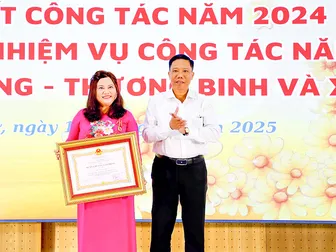 Sở Lao động - Thương binh và Xã hội TP Cần Thơ vinh dự nhận Cờ thi đua Đơn vị dẫn đầu phong trào thi đua 2024