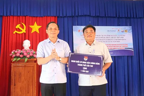 “Xuân tình nguyện” đến với bà con xã Đông Phước A, huyện Châu Thành, tỉnh Hậu Giang