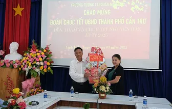 Lãnh đạo thành phố chúc Tết trường học, trung tâm nuôi dưỡng người già