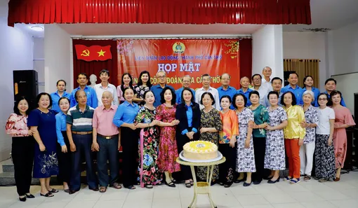 Họp mặt cán bộ công đoàn qua các thời kỳ Họp mặt cán bộ công đoàn qua các thời kỳ