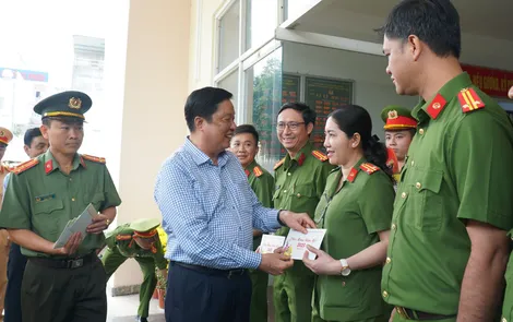 Lãnh đạo thành phố và lãnh đạo Công an TP Cần Thơ kiểm tra, chúc Tết các đơn vị công an làm nhiệm vụ dịp Tết nguyên đán Ất Tỵ năm 2025